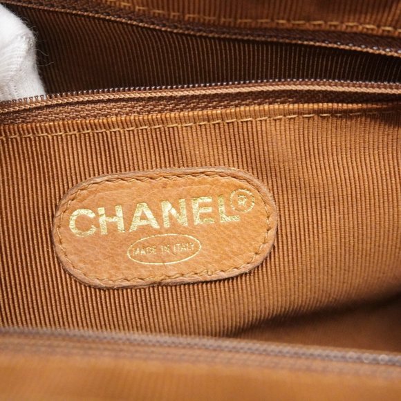 CHANEL Beige Matelasse Lambskin Shoulder Bag - Picture 5 of 16